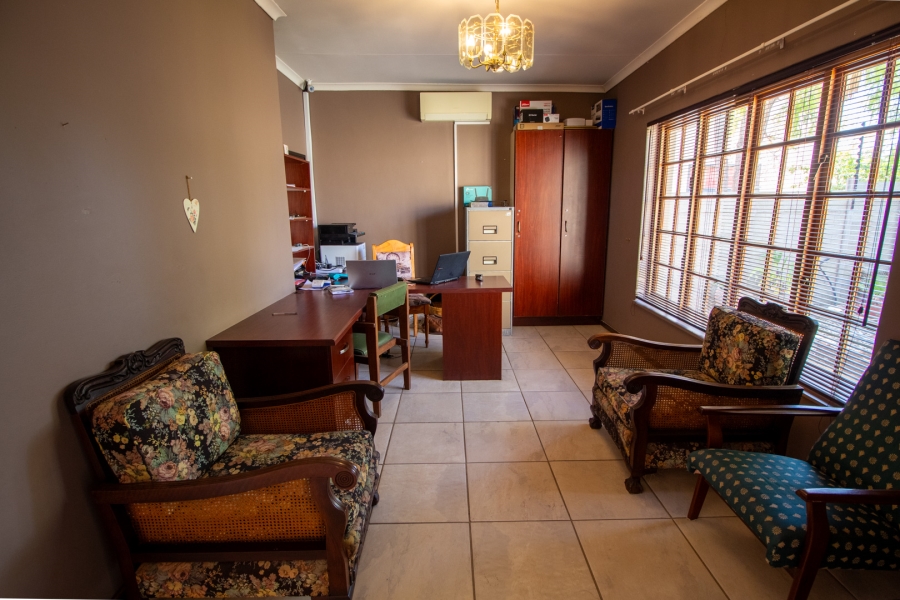 8 Bedroom Property for Sale in Flora Park Northern Cape